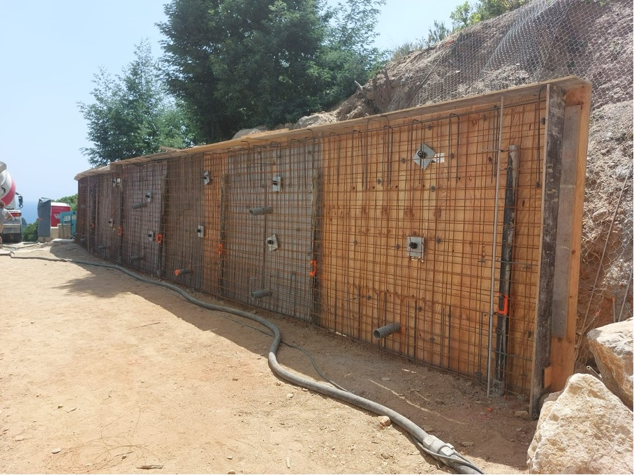 Ferraillage d’un mur de soutènement en terrain instable au Lavandou