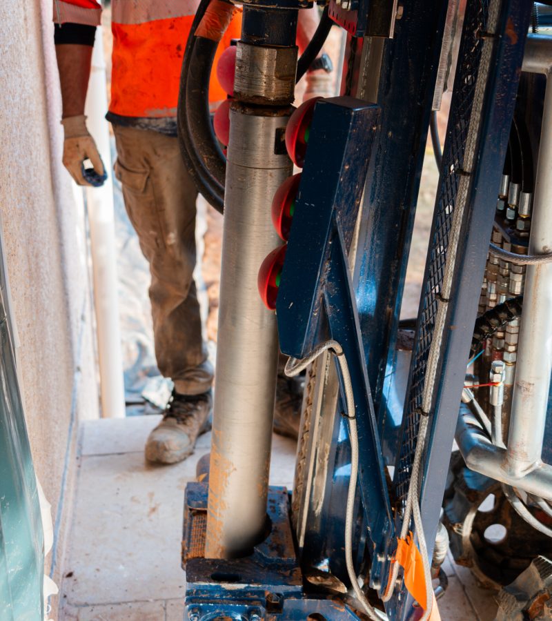 Installation de micro-pieux pour stabilisation des fondations maison